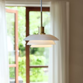DL31 Ø31 Messing hanglamp Van Dyberg Larsen - De hanger wordt geleverd met een 3 meter lang wit textielsnoer en heeft een klassiek en modern design met mondgeblazen glas.