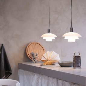 Morph Ø28 Opaal hanglamp Van Dyberg Larsen - Deze prachtige hanglamp van het Deense Dyberg Larsen zorgt voor een klassieke en stijlvolle Scandinavische sfeer in veel kamers in huis.