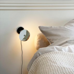 Starlight Chroom leeslamp Van Dyberg Larsen - En stilren och praktisk v&auml;gglampa &ndash; perfekt vid s&auml;ngen i sovrummet eller som st&auml;mningsbelysning i vardagsrummet eller hallen.