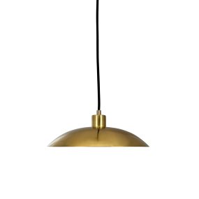 Paris Ø33 Messing hanglamp Van Dyberg Larsen - Met zijn luxueuze design en lange, zwarte stoffen snoer van 3 meter weerspiegelt hij de klassieke Parijse stijl, waarbij de nadruk ligt op de balans tussen elegantie en eenvoud.