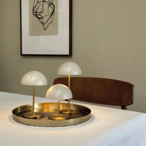Along set 20cm Beige Draagbare Van Dyberg Larsen - De Mini tafellampen van Along in een verpakking van 3 met ingebouwde LED en touchtechnologie bieden een tijdloos en harmonieus design.