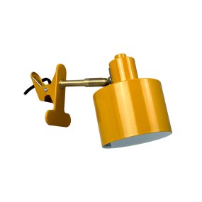 Ocean Geel klemlamp Van Dyberg Larsen - Hij combineert functionaliteit met een modern en eenvoudig ontwerp dat een rustige en elegante uitstraling cre&euml;ert.