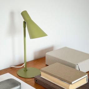 DL12 Mini 40cm Groente bureaulamp Van Dyberg Larsen - De DL12 Mini in grijs is een moderne tafellamp met een tijdloos design.