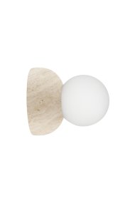 Torrano Ø13 Beige travertijn badkamerlamp Van Globen Lighting - De lamp heeft een IP44-classificatie, wat betekent dat hij gebruikt kan worden in vochtige ruimtes zoals badkamers, en dat hij zowel aan de muur als aan het plafond bevestigd kan worden.