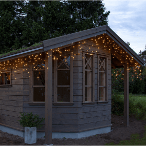 IJspegel Lichtsnoer Shiny Warm White 24m Zwart Van Star Trading - De lus is ongeveer 24 meter lang en is voorzien van ijspegels in drie lengtes: 15, 35 en 55 cm.