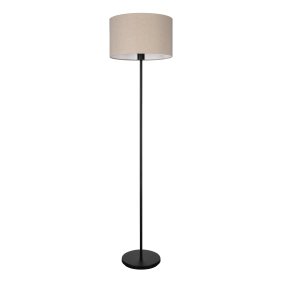 Feniglia Beige vloerlamp Van Eglo - De lamp heeft een zwart metalen frame en een linnen kap met een warme, natuurlijke kleur die een zacht en aangenaam licht cre&euml;ert.