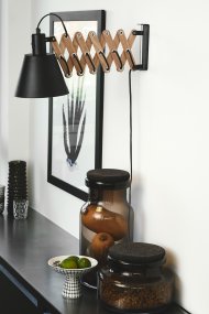 Vintage Ø18 Zwart wandlamp Van Halo Design - Vintage is een statement voor degenen onder u die op zoek zijn naar unieke en tijdloze details voor uw huis - een lamp die zowel in het oog springt als een praktisch doel dient.