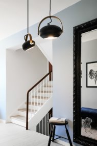 D.C Ø18 Zwart Van Halo Design - Het gefineerde eikenhouten frame speelt ook een belangrijke rol bij de rotatie en de hoek van de kap, zodat het licht zich daar verspreidt waar u het wilt hebben.