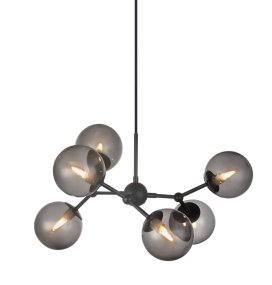 Atom 57cm Zwart hanglamp Van Halo Design - De bijna zwevende glazen koepels zijn gerookt, waardoor er een mooie lichtspreiding in de ruimte ontstaat.
