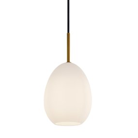 Bodø Ø14 Wit Van Halo Design - Het gladde oppervlak en de ronde vorm van opaalglas zorgen voor een fijne lichtspreiding in de kamer en in combinatie met de messing details zorgt het voor elegantie.