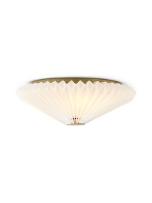 Paris Ø40 Antiquiteit plafondlamp Van Halo Design - De antieke plafondbevestiging van messing en de decoratieve eikenhouten knop geven de lamp een warme en tijdloze charme.