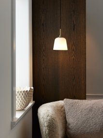 Room 49 Ø15 Antiek messing hanglamp Van Halo Design - Room 49 is de lampenserie die Scandinavisch design en functionaliteit combineert in een exclusief meesterwerk.