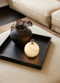 Stockholm 20cm Grijs Draagbare Van Halo Design - Het apparaat heeft een IP44-classificatie en kan zowel binnen als buiten worden gebruikt (maar moet wel binnen worden opgeborgen en opgeladen).