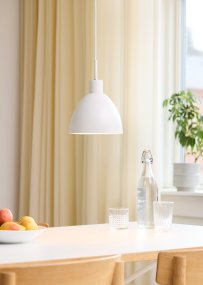 Rock Ø20 Wit hanglamp Van Halo Design - De Rock plafondlamp is een moderne klassieker met een industriële touch die perfect past in het stijlbewuste interieur.