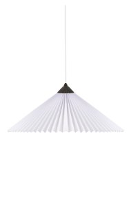 Matisse Ø60 Wit hanglamp Van Globen Lighting - De lamp heeft een geplooide witte stoffen kap en is versierd met een bijpassende geplooide bovenkant van matzwart gelakt metaal.