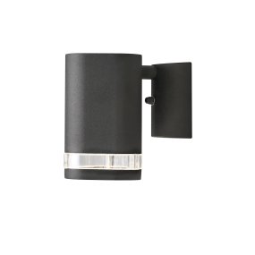 Modena Zwart Van Konstsmide - Modena is een stijlvolle gevellamp van zwart gelakt aluminium met een elegant detail van transparant acrylglas, wat de lamp een moderne uitstraling geeft.