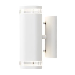 Modena II Wit Van Konstsmide - Het licht is zowel naar boven als naar beneden gericht en cre&euml;ert een decoratief en effectief lichtbeeld dat de gevel verfraait en de tuin een uitnodigende sfeer geeft.