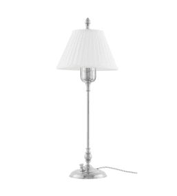 Ankarcrona Nikkel Van Karlskrona lampfabrik - Lampsk&auml;rmen h&aring;lls upp av en m&auml;ssingslyra, vilket ger ett gedignare k&auml;nsla &auml;n sk&auml;rmar med fasta vitlackerade lyror.