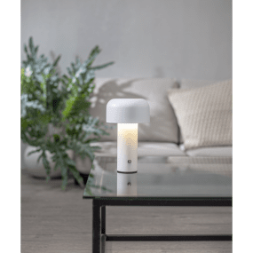 Bobby 22cm Wit Draagbare Van Star Trading - Eenvoudig te verstellen door een lichte druk op de zilverkleurige knop op de lampvoet.