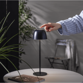 Ronda 35cm Zwart Draagbare Van Star Trading - Stijlvolle oplaadbare tafellamp met dimfunctie die u kunt verstellen door uw vinger aan de bovenkant vast te houden.