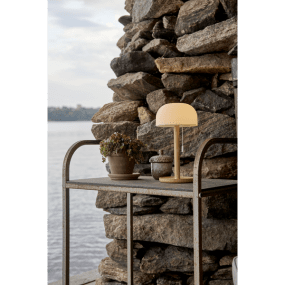 Tara 28cm Hout Draagbare Van Star Trading - De lampvoet is gemaakt van bamboe en de witte kap van kunststof.