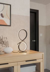 Serpins 40cm Zwart tafellamp Van Eglo - Het minimalistische en futuristische design van de lamp maakt het een stijlvolle toevoeging aan elk modern huis, terwijl de energiezuinige LED-technologie het een duurzame keuze maakt.