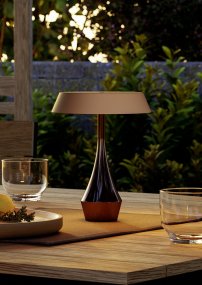 Turcio 20cm Bronzen Draagbare Van Eglo - Turcio is een draagbare metalen lamp met een glanzende bronzen voet en een donkerbruine, gestructureerde kap.