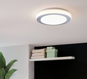 Led Carpi Ø38 Wit badkamerlamp Van Eglo - Deze plafondlamp heeft een eenvoudig en modern design met een ronde vorm en een chromen rand.