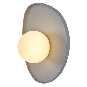 Concrete Nest 26cm Grijs wandlamp Van Ledvance - Glaskupan i opal som omfamnar ljusk&auml;llan skapar ett fint och bl&auml;ndfritt ljus i rummet.