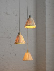 Raffia Ø43 Natuur hanglamp Van Ledvance - De lampenkappen van raffiapalmen in combinatie met het groene metaal geven de kamer een warme en natuurlijke sfeer.