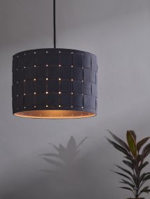 Felt Weaving Ø28 Donkergrijs hanglamp Van Ledvance - Dekorativ pendel med sk&auml;rm gjord av fl&auml;tad filt vilket ger en fin och varm ljusspridning i rummet.