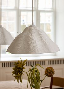 Lotus Leaf Ø40 Wit hanglamp Van Ledvance - Lotus Leaf is een prachtige hanger gemaakt van papier-maché.