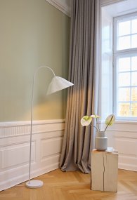 Lotus Leaf Wit vloerlamp Van Ledvance - De aan/uit-schakelaar met ingebouwde dimmer bevindt zich op het snoer, zodat u het apparaat eenvoudig kunt bedienen en de helderheid naar wens kunt aanpassen.