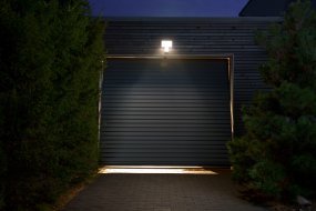 Flood Sensor 27W 4000K Donkergrijs buitenlamp Van Ledvance - Du kan ocks&aring; v&auml;lja att st&auml;nga av sensorn helt och d&aring; ist&auml;llet anv&auml;nda dig av timern, lampan &auml;r d&aring; t&auml;nd i 6h och sl&auml;ckt resterande timmar p&aring; dygnet.