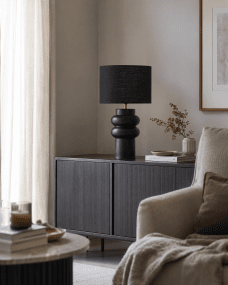 Anelli 56cm Zwart tafellamp Van Nordic Lighting - Geleverd met een 1,8 m zwart kunststof snoer en een aan/uit-schakelaar met stekker.