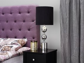 Prakt 60cm Chroom tafellamp Van Cottex - Prachtige tafellamp in metaal en textiel is een elegante en opvallende lamp die de kamer een verfijnde toets geeft.