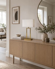 Gemma 52cm Messing tafellamp Van Nordic Lighting - Een elegante tafellamp van metaal met een stijlvolle messing afwerking die een warme en exclusieve indruk geeft.