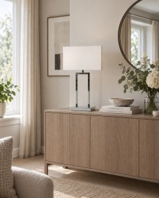Gemma 52cm Chroom tafellamp Van Nordic Lighting - Een elegante tafellamp van metaal met een stijlvolle chromen afwerking die een exclusieve indruk wekt.