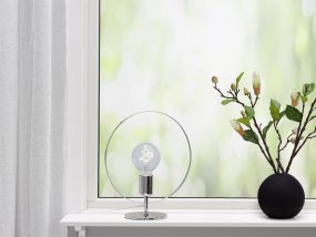 Spartan ringo 35cm Chroom tafellamp Van Cottex - De Spartan Ringo metalen tafellamp is een moderne en minimalistische lamp die de aandacht trekt met zijn elegante ronde design.