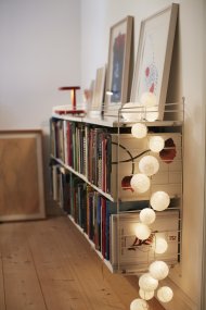 Irislights Butter Yellow 35-lights Crème wit Van Irislights - De slinger wordt geleverd met een snoer van 1,5 meter, een aan/uit-schakelaar en een stekker.