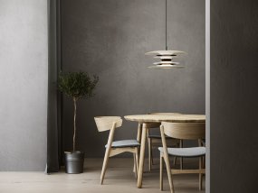 Diablo Ø50 Zand/brons hanglamp Van Belid - De hanglamp verspreidt een aangenaam, gedempt licht en komt net zo goed tot zijn recht boven de eettafel als in andere ruimtes in huis waar u stijl en functionaliteit wilt combineren.