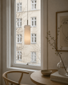 Cilinda Ø7 Chroom/wit raamlamp Van Nordic Lighting - Cilinda is een tijdloze raamlamp met een stijlvol design.
