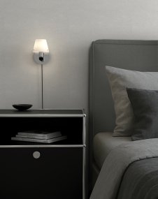 Gil Ø10 Chroom leeslamp Van Herstal - De opalen glazen kap zorgt voor een fijne lichtverspreiding en in combinatie met het chromen frame cre&euml;ert Gil sfeer, pr&eacute;sence en de karakteristieke Herstal-uitstraling.