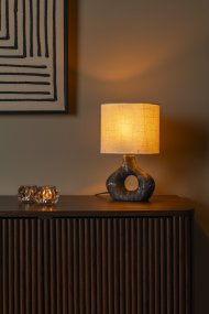 Tomeo 30cm Zwart tafellamp Van Lucide - De ovale lampenkap van wit textiel verspreidt een zacht en aangenaam licht en vormt een mooie aanvulling op de vorm van de voet.