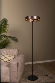 Leonard Bruin vloerlamp Van Lucide - De ronde kap heeft een elegante metallic bruine afwerking en een ge&iuml;ntegreerde ledstrip aan de binnenkant die een krachtig en aangenaam licht naar beneden verspreidt.