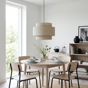 Hilma Ø55 Beige hanglamp Van Cottex - De verschillende niveaus en afgeronde vormen van de kap cre&euml;ren een speelse maar harmonieuze uitstraling die de lamp een eigen karakter geeft.