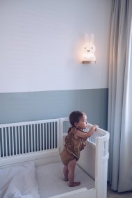Miffy First Light Wit kinderlamp Van Mr Maria - De Nijntje-lamp verlicht elke kamer met vreugde en liefde en is ook prima geschikt als nachtlampje voor kinderen.