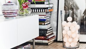 Irislights Pure white 20-lights Wit Van Irislights - De lichtslinger is voorzien van handgemaakte bolletjes van katoen- en polyesterdraad en geeft een gezellige gloed wanneer hij brandt.