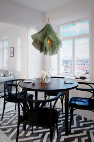 Juliette Ø75 Groente Van By Rydéns - Dankzij de unieke vorm en elegante details is Juliette een uitstekende keuze voor wie op zoek is naar een plafondlamp die er niet alleen mooi uitziet, maar ook de juiste sfeer in de kamer uitstraalt.