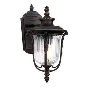 Luverne Bronzen buitenlamp Van Elstead Lighting - Dankzij de IP44-classificatie is hij ideaal voor gebruik buitenshuis, bijvoorbeeld bij de entree of op de veranda.